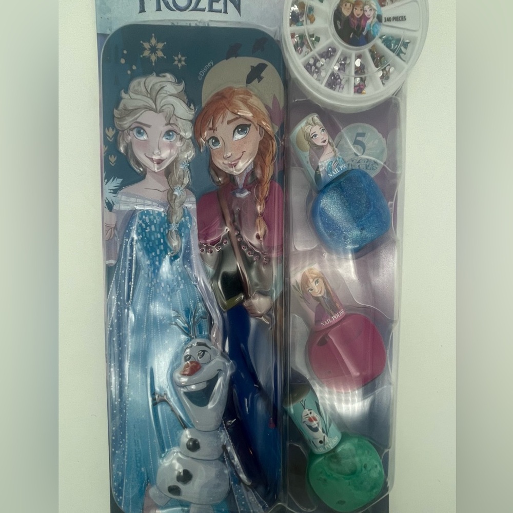 Disney's FROZEN  3-pack Nail Polish/Glitter Set with Tin /  New**Sealed.